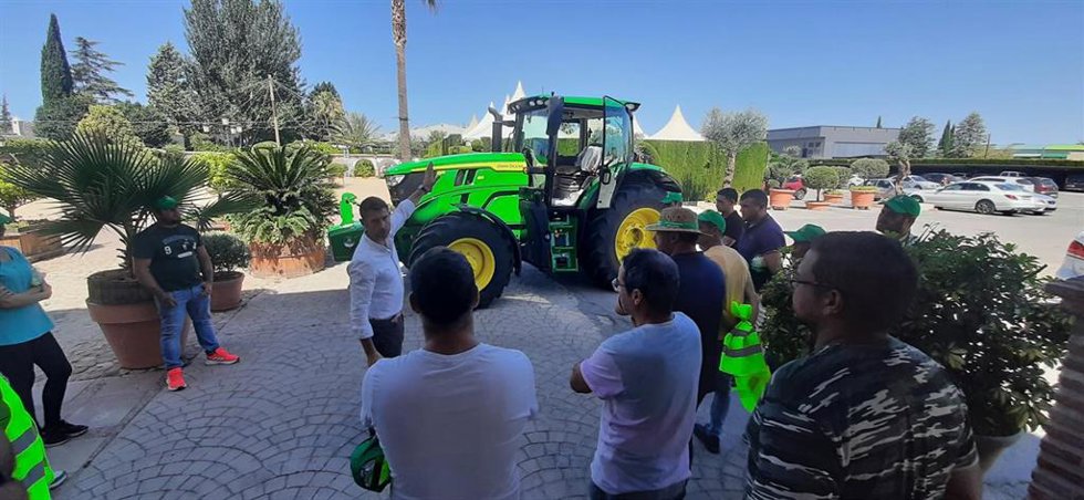 La Diputación y ASAJA forman en Antequera a 25 personas en un curso de tractorista para avanzar en eficacia y sostenibilidad