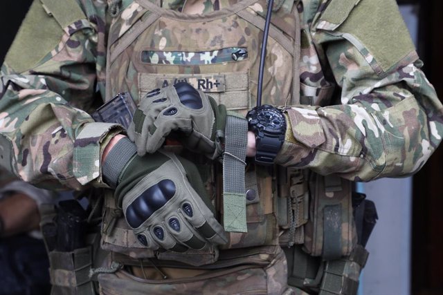December 13, 2022, Ukraine: A soldier of the Dyke Pole separate Special Forces battalion wears his ammunition, Ukraine.