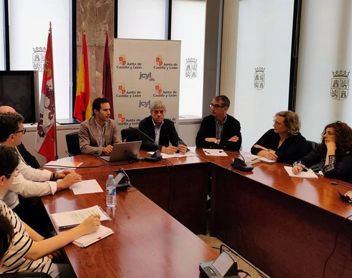 El director general de Telecomunicaciones y Administración Digital, Antonio Ibáñez, en la presentación de esta convocatoria en la Delegación Territorial de la Junta en León.