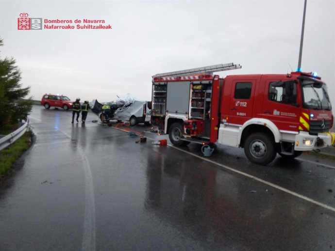 Un herido en Andosilla tras una colisión entre un camión y una furgoneta.