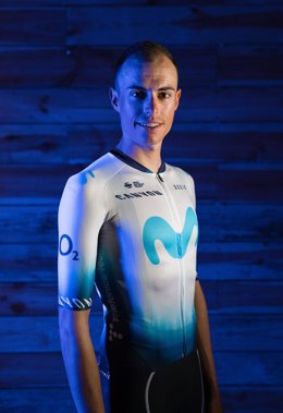 Enric Mas con el nuevo maillot del Movistar Team para el Tour de Francia 2023.