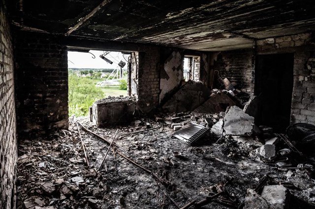 Archivo - Edificio destruido en Izium, Ucrania