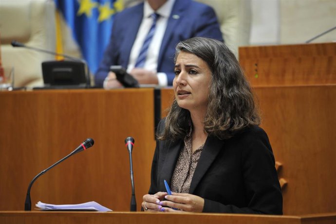 La diputada de Unidas por Extremadura, Irene de Miguel, en el parlamento.