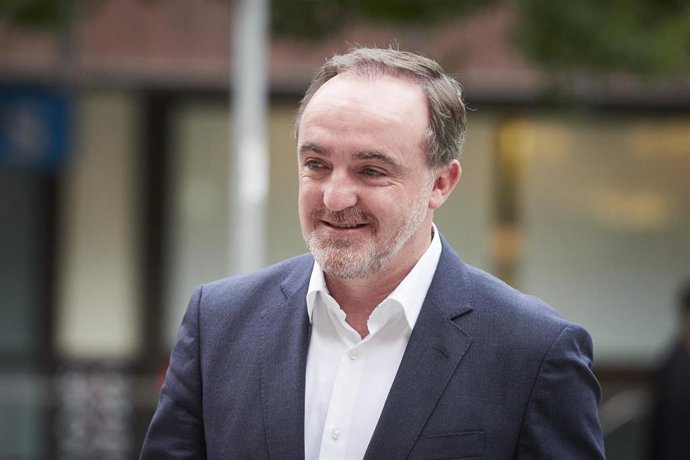 El presidente de UPN, Javier Esparza, a su llegada al Parlamento de Navarra en una imagen de archivo.