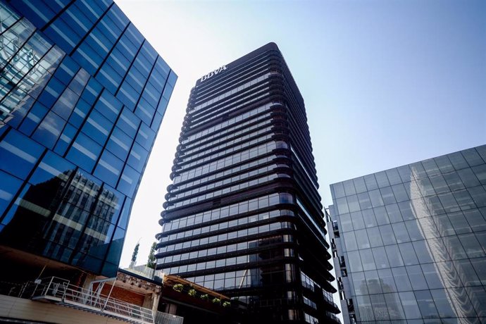 Archivo - Fachada de la torre del banco de Bilbao, a 31 de julio de 2022, en Madrid (España). Castellana 81 (anteriormente Torre BBVA o Torre del Banco de Bilbao) es un edificio diseñado por el arquitecto español Sáenz de Oiza. El proyecto es el ganador