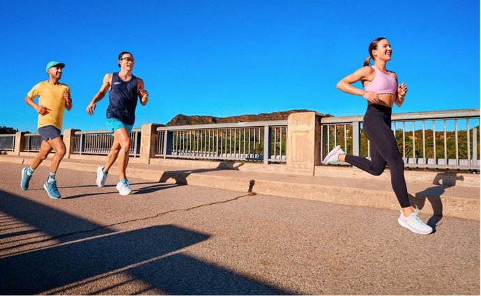 Hoka presenta la primera campaña global, 'Murmuration', como marca de mil millones de dólares.