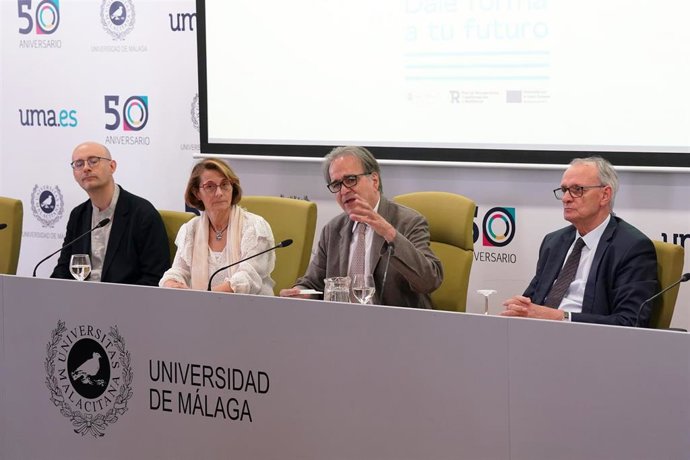 El ministro de Universidades, Joan Subirats, interviene durante la presentacín el 'Plan de Acción para el desarrollo de las microcredenciales universitarias en España (Plan Microcreds)