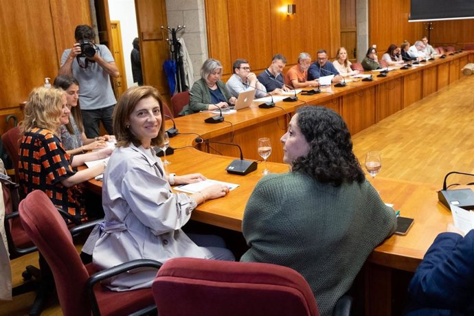 La vicepresidenta segunda y conselleira de Medio Ambiente, Territorio e Vivenda, Ángeles Vázquez, preside la reunión del Consello Galego de Medio Ambiente e Desenvolvemento Sostible