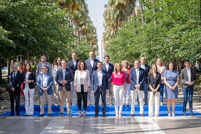García (PP) junto a los candidatos al Congreso y al Senado por Almería