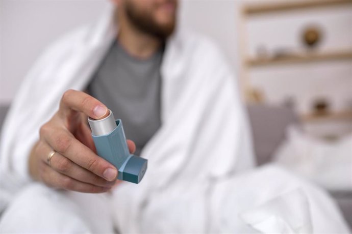 Archivo - Inhalador para combatir el asma