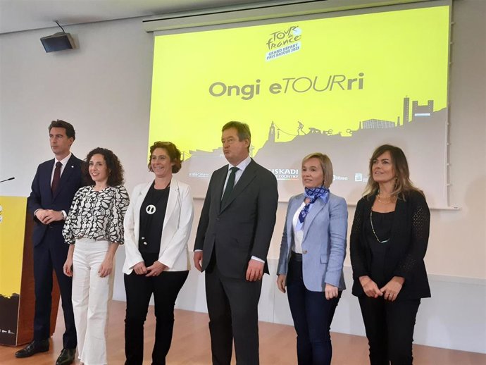 Presentación de las actividades previas al Tour en una rueda de prensa en Bilbao.