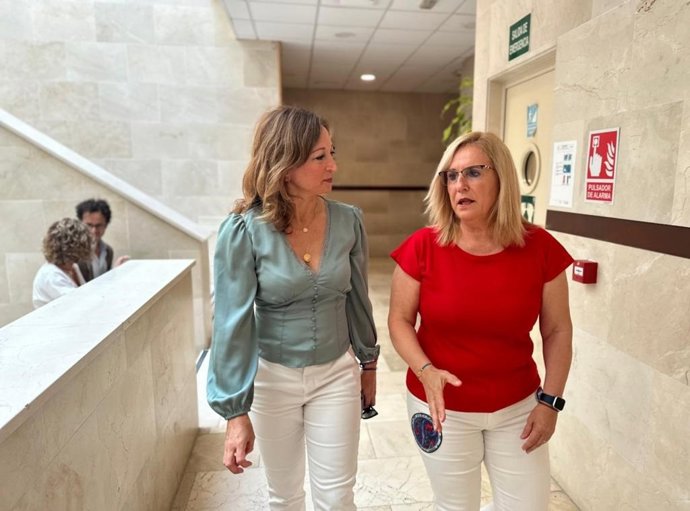 La delegada del Gobierno andaluz en Málaga, Patricia Navarro, visita el Ayuntamiento de Fuengirola y se reúne con su alcaldesa, Ana Mula.