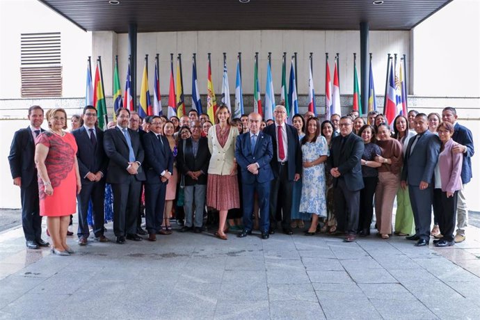 La Universidad Internacional de La Rioja (UNIR) y la Organización de Estados Iberoamericanos para la Educación, la Ciencia y la Cultura (OEI), han inaugurado hoy el 'Encuentro de Líderes Iberoamericanos por la Educación'