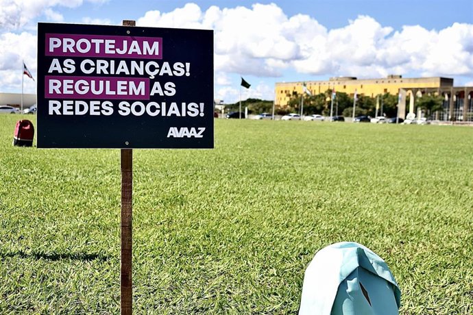 Archivo - Movilización en rechazo a los ataques en escuelas brasileñas.