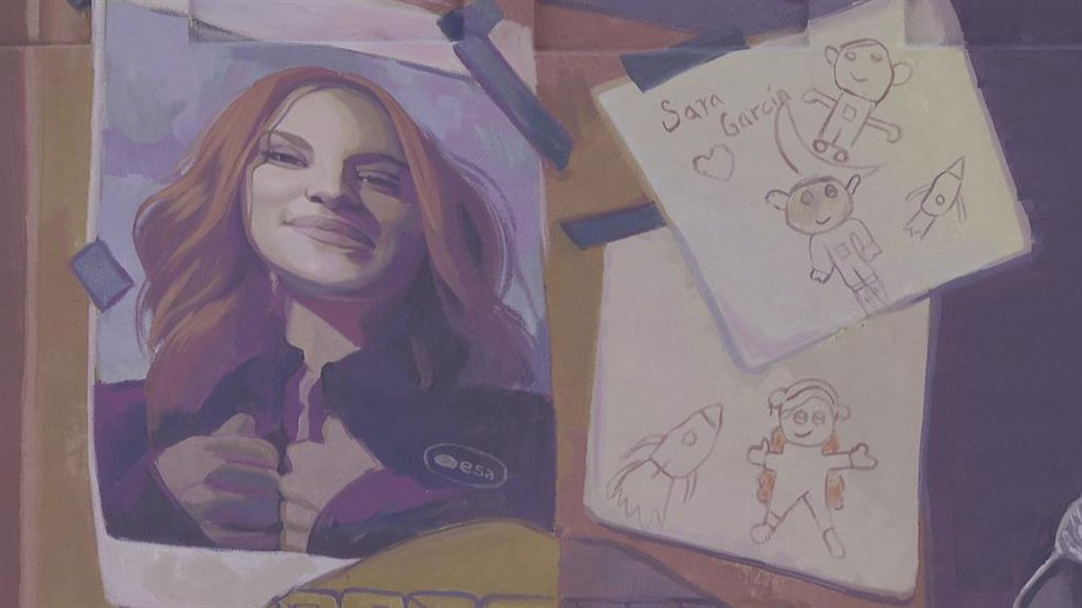 La astronauta Sara García, "emocionada" al protagonizar un mural en un colegio d