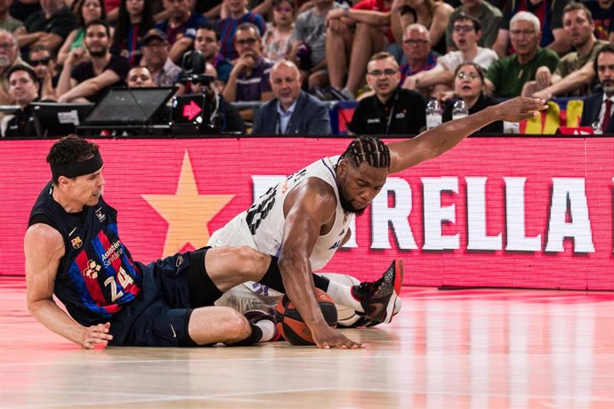 Kyle Kuric of FC Barcelona fights for the ball with Guerschon Yabusele of Real Madrid   during the ACB Liga Endesa Finals Playoff Game 1 match between FC Barcelona and Real Madrid at Palau Blaugrana on June 16, 2023 in Barcelona, Spain.