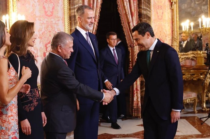 Juanma Moreno, este lunes en el Palacio Real, con motivo del almuerzo ofrecido a los reyes de Jordania