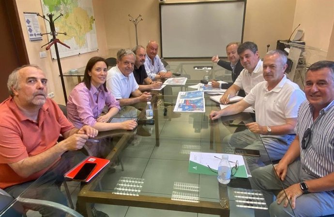 Reunion entre responsables de la Junta y de la GMU sobre el proyecto de carril bici de El Brillante.