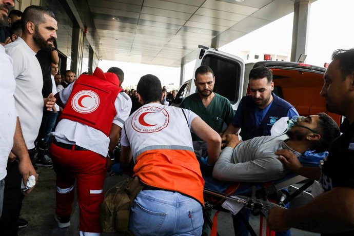 June 19, 2023: Jenin, West Bank, Palestine. 19 June 2023. An injured Palestinian is rescued by paramedics following clashes between Israeli forces and Palestinians in the Jenin Palestinian refugee camp in the northern West Bank. Five Palestinians, inclu