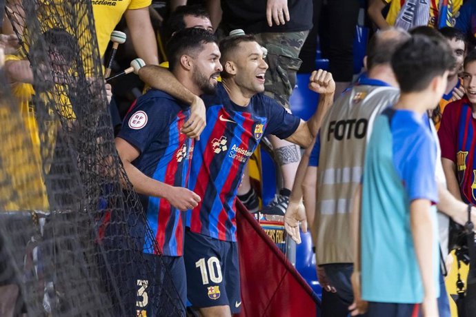 Matheus y Pito celebran uno de los goles del Bara ante el Jaén Paraíso Interior