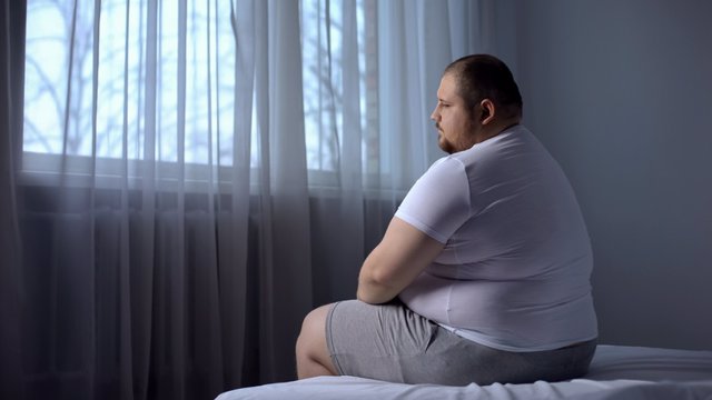 Archivo - Hombre con obesidad mórbida