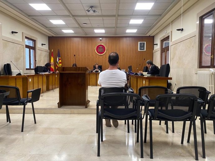 El hombre, durante el juicio.