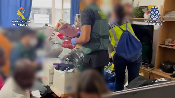 Desarticulan una organización que facilitaba documentación falta a inmigrantes irregulares para salir de Canarias