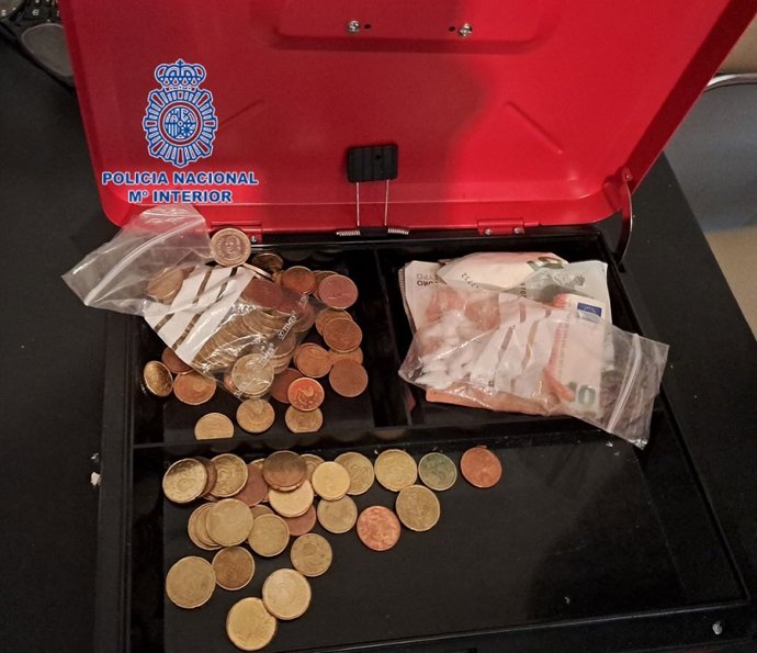 Nota De Prensa + Foto "La Policía Nacional Desarticula Dos Puntos De Venta De Droga En Sendos Inmuebles Del Barrio Malagueño De El Bulto"