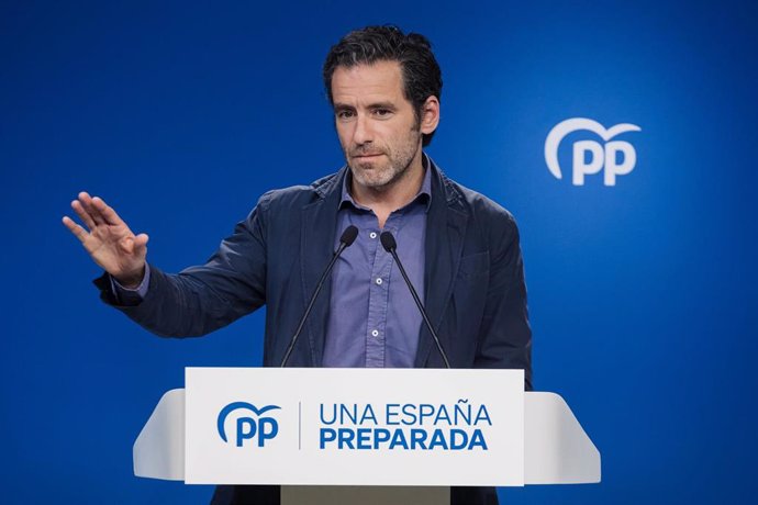 El portavoz del comité de campaña del PP y vicesecretario de Cultura y Sociedad Abierta, Borja Sémper, interviene durante una rueda de prensa posterior a la reunión del Comité de Dirección del PP, en la sede nacional del PP, a 12 de junio de 2023, en Ma