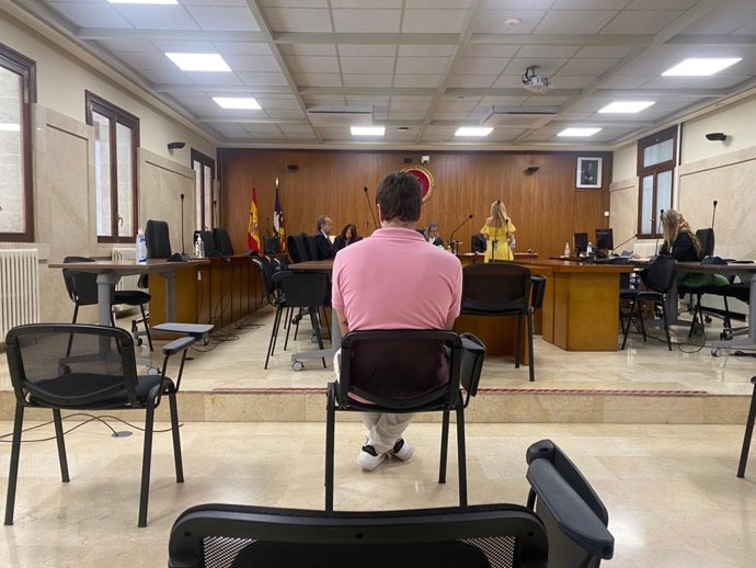 El acusado, durante el juicio.