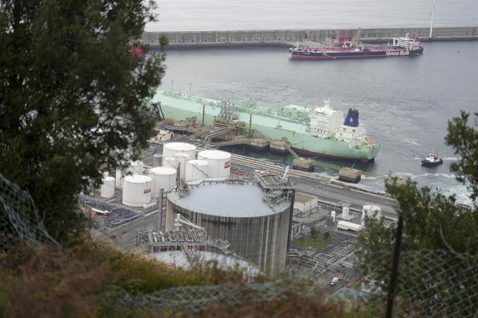 Archivo - Vista de la planta regasificadora de la Bahía de Bizkaia Gas (BBG), a 10 de octubre de 2022, en Vizcaya, Bilbao, País Vasco (España). BBG es una de las opciones más interesantes para las empresas gasistas europeas dada la estratégica ubicación