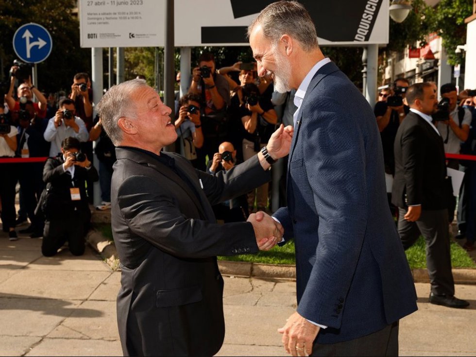 Abdalá II de Jordania y Felipe VI a su llegada al Palacio de la Merced de Córdoba para presidir la reunión del 'Proceso de Áqaba'