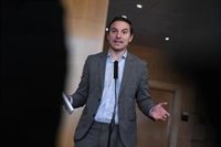 Lobato le dice a Ayuso que mayoría absoluta "no es absolutismo" y le insta a resolver "los problemas que arrastra"