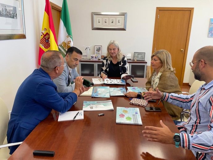 Mercedes Colombo con la Organización de Productores Pesqueros Artesanales Lonja de Conil.