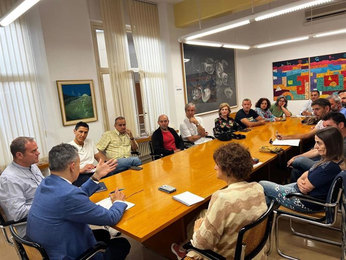 El alcalde de Logroño ha mantenido esta mañana un primer encuentro con la Junta de Personal del Ayuntamiento
