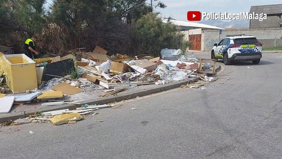 Investigan varios vertidos ilegales en Málaga y denuncian a cuatro empresas