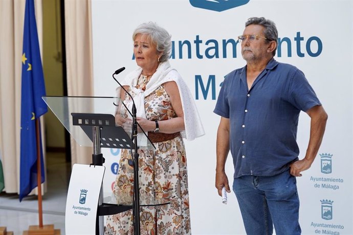 La concejala de Fiestas de Málaga, Teresa Porras, presenta la fiesta de la Noche de San Juan.