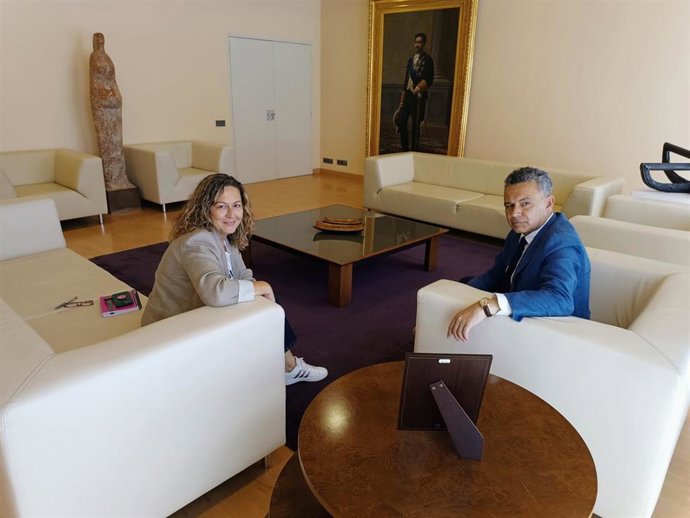 Escobar, con Amaia Castro