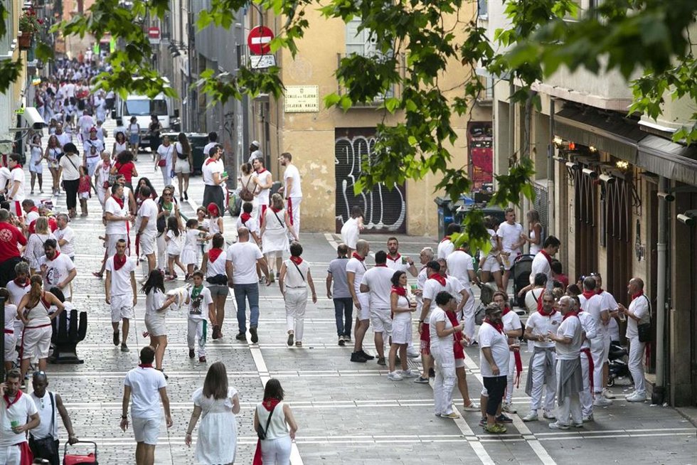 Imagen de archivo de una calle de Pamplona durante las fiestas de San Fermín