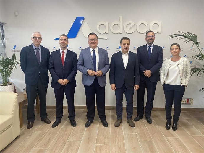 Desayuno empresarial de Adeca.