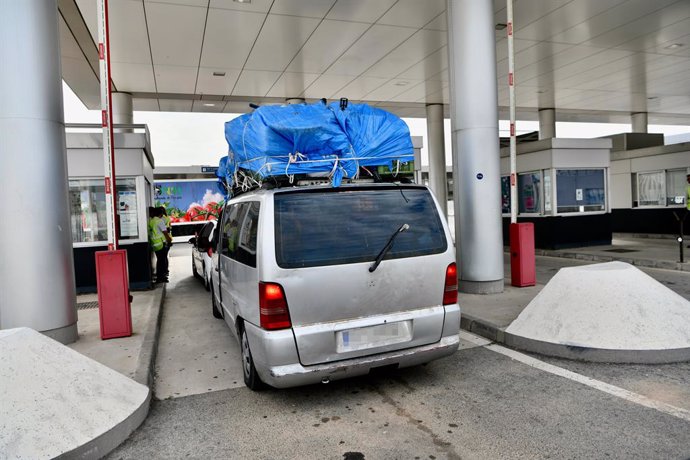 Archivo - Varios vehículos en el paso de Algeciras el día que da comienzo la Operación Paso del Estrecho (OPE), a 15 de junio de 2022, en Algeciras, Cádiz, Andalucía (España). La Operación Paso del Estrecho, el mayor movimiento migratorio entre dos cont