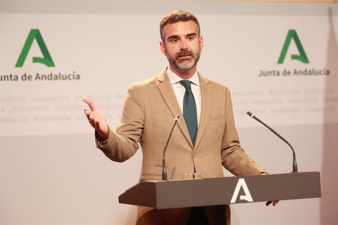 El consejero de Sostenibilidad, Medio Ambiente y Economía Azul y portavoz del Gobierno, Ramón Fernández Pacheco, en la rueda de prensa posterior al Consejo de Gobierno andaluz en el Palacio de San Telmo, a 20 de junio de 2023 en Sevilla (Andalucía, Espa