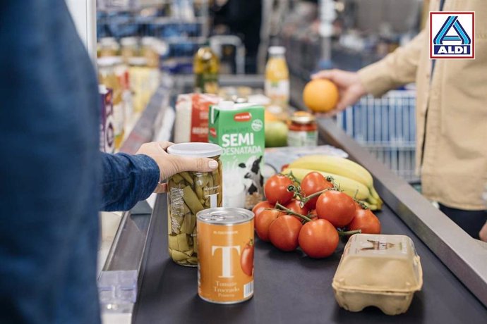 El 43,5% del gasto de compra en España se destina a marcas propias de supermercados, según Aldi.