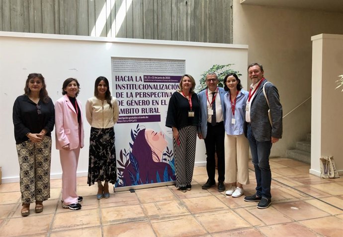 La consejera de Agricultura en funciones, Eva Hita ha intervenido en la mesa redonda 'La acción de la Administración territorial en favor de la dignidad de las mujeres rurales: perspectivas multinivel'