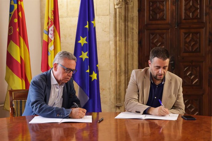 La Generalitat y la CVMC firman el contrato programa para consolidar una radio y televisión pública "diversa y plural"