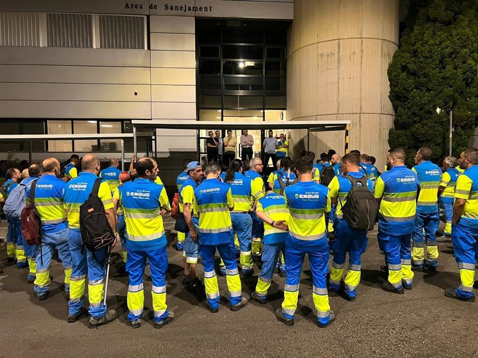 Trabajadores de Emaya.