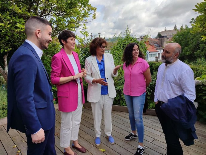 La líder del BNG, Ana Pontón, junto a los cabezas de lista del Bloque al Congreso por las provincias gallegas