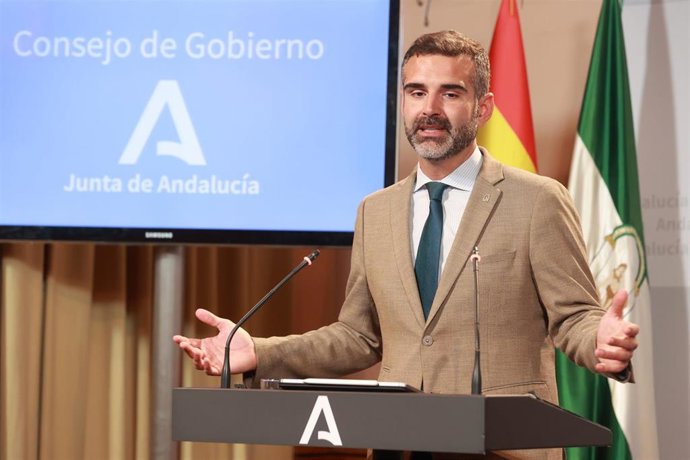 El consejero de Sostenibilidad y portavoz del Gobierno andaluz, Ramón Fernández-Pacheco, este martes en la rueda de prensa del Consejo de Gobierno.