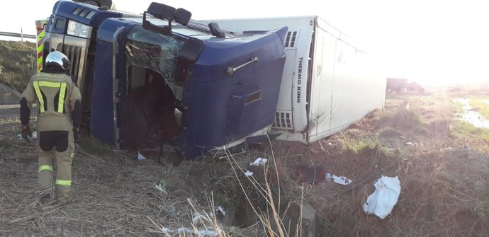 Archivo - Accidente de tráfico CV-911 en el término municipal de Alagón.