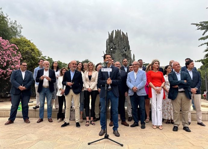 El cabeza de lista del PP por Barcelona a las elecciones generales, Nacho Martín Blanco, en la presentación de la candidatura con Alejandro Fernández, Daniel Sirera y Josep Tutusaus